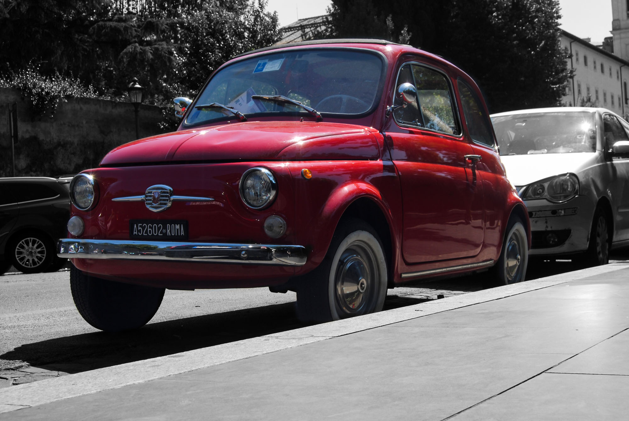 roter Fiat 500 in Rom