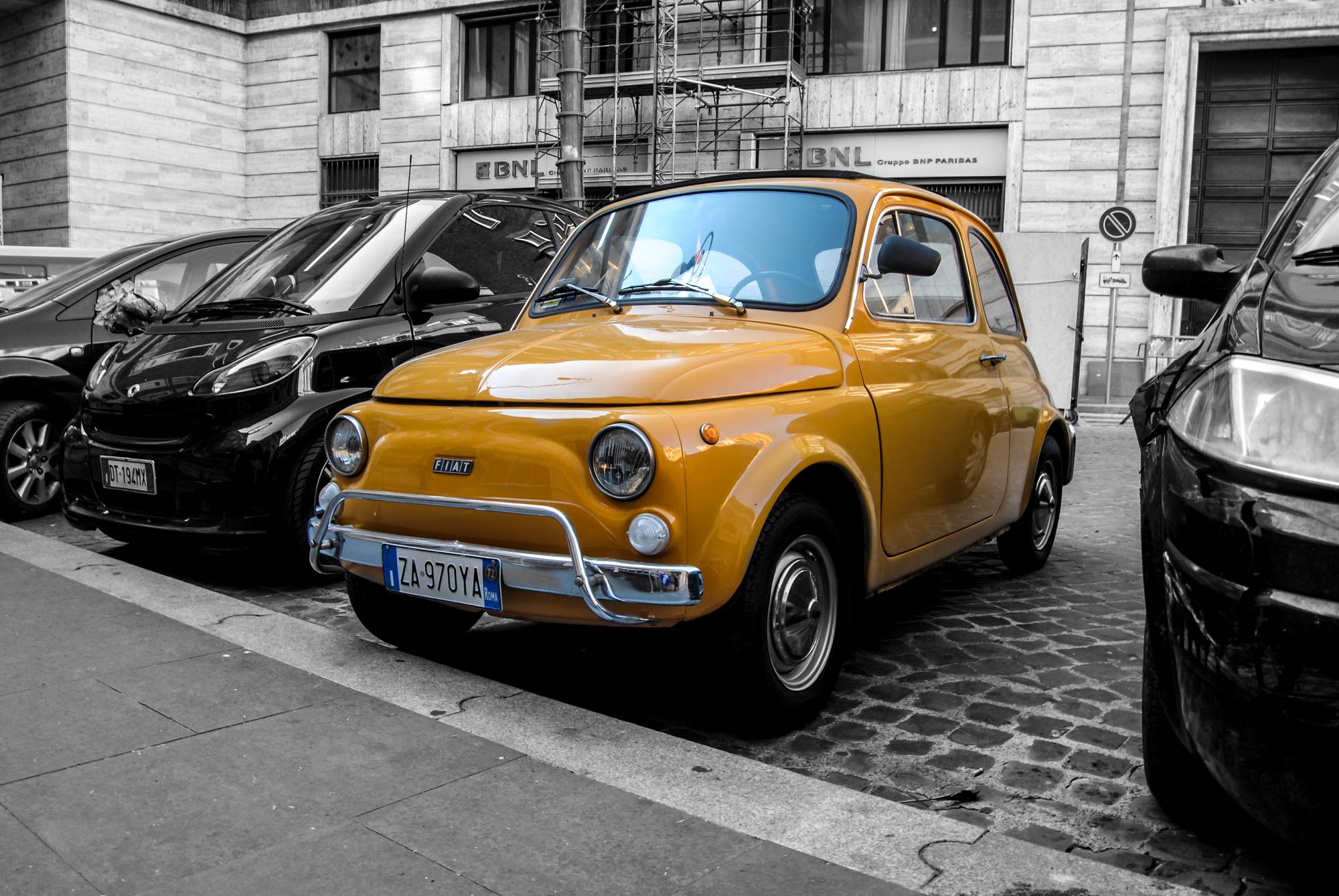gelber Fiat 500 in Rom
